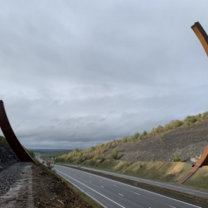 L’Arc Majeur : quand l’art défie la technologie (autoroute E411/A4, Km 99)