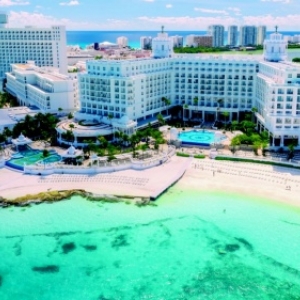 Le Riu Palace Las Americas entièrement rénové rouvre ses portes à Cancún en tant qu'hôtel réservé aux adultes