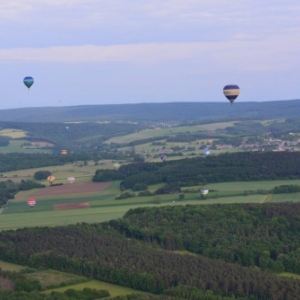 vers lesterny en montgolfiere