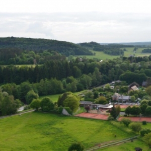 plusieurs montgolfieres a han sur lesse