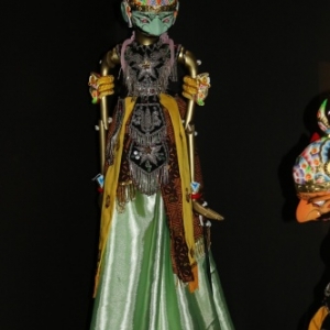 "Gatotkaca", marionnette "Golek", avec du "batik"