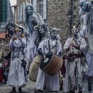 (c) "Kervan Compagnie"