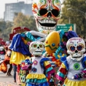 Dans le Centre de Lille, la Parade du samedi 04 mai, a l image de ses consoeurs mexicaines