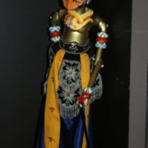 "Bima", marionnette "Golek", avec du "batik"