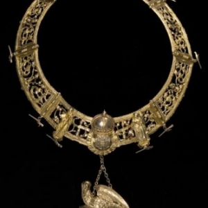 Collier des Arquebusiers de Nivelles, aux emblemes de Charles Quint (vers 1525) (c) "MRAH" Collier des Arquebusiers de Nivelles, aux emblemes de Charles Quint (vers 1525) (c) "MRAH"