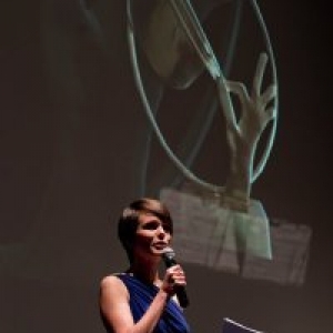 Lucie Hiel, presentant, avec brio, le "Gala de Cloture" (c) Marie-Christine Paquot/"EOP"