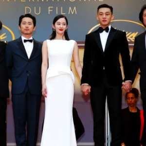 "Burning" (Lee Chang-dong) : l equipe du film, en 2019, au "Festival de Cannes"