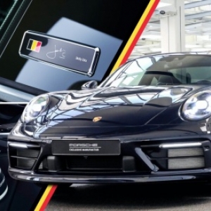 Jacky Ickx et une "Porsche 911 Type 22" de la "Belgian Legend Edition", pour ses 75 ans