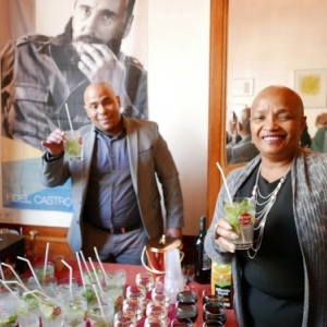 Degusation d une "Mojito", avec Son Excellence Norma Goicochea Estenoz, Ambassadeur de Cuba