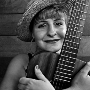 Habitee par la fievre du Jazz et du Swing, Muriel D Ailleurs nous chante ses "Nouvelles Aventures"