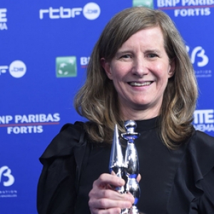 Meilleurs Costumes, pour Claudine Tychon ("Seule a mon Mariage") Meilleurs Costumes, pour Claudine Tychon ("Seule a mon Mariage")