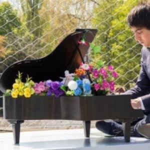 Newton Lawrence et son mini-piano