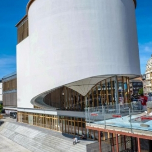 Surplombant un escalier monumental, le "Tambour" (c) Province de Namur (c) "Delta"