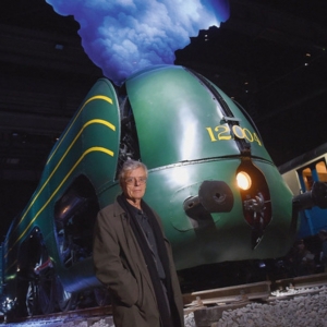 Devant l’« Atlantique 12 », François Schuiten, le scénographe de « Choco Loco » et de © « Train World »