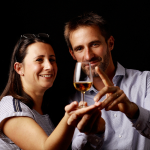 Présentation d'un onctueux « Pineau des Charentes » © « Maison Sauchet »