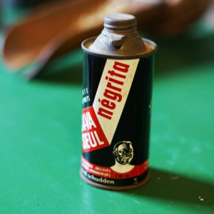 Homme noir souriant, pour la pub © "Musée du Folklore et des Imaginaires"/Tournai