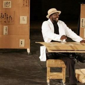 Le rappeur Pitcho Womba Konga, commissaire de l'expo/2022 © "RTBF"