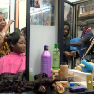 « Chez jolie Coiffure » (Rosine Mbakam)