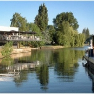 Le "Restaurant de la Plage d Amee", a Jambes, en bord de Meuse, gere par la "Maison Gersdorff" 