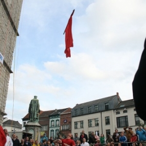 Le lancer d'un drapeau en compétition Le lancer d'un drapeau en compétition