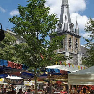 Au pied de la Cathédrale Saint-Paul © « Enjeu »
