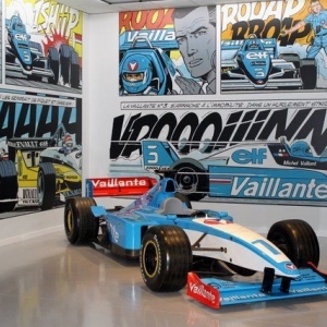 Une Formule 1 « Vaillante », au sein d’un espace dédié à Michel Vaillant, à © « Autoworld »