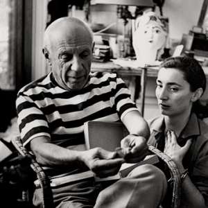 « Grand Portrait de Picasso et Jacquelines, à Cannes, Villa La Californie » (André Villers/1956) © « La Piscine »