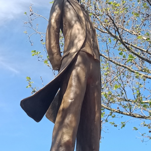 Statue de Corto Maltese, à l’extérieur de l’exposition © « Cong S.A. »