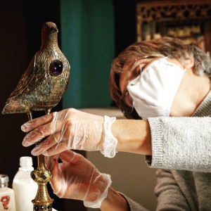 Nettoyage du "Reliquaire du Lait de la Vierge" (Hugo d'Oignies) © Province de Namur