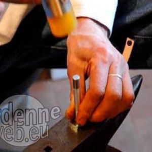 Gaston Sonck travaille le cuir en Alsace-video