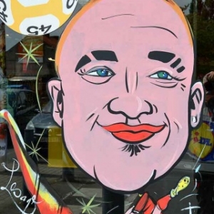 Caricature de Nainggolan, peinture sur vitre