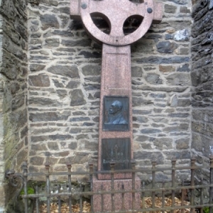 En apposition au mur de Ste-Catherine, la " pierre" de Jules Raeymaekers