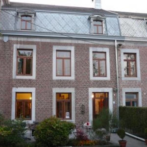 Le batiment reserve aux cuisines a l'arriere du chateau Le batiment reserve aux cuisines a l'arriere du chateau