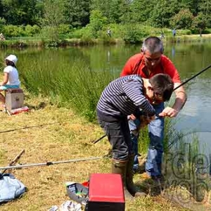 peche en famille sur etang-5143