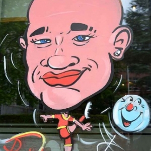 Caricature de Nainggolan, peinture sur vitre