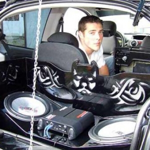 Wibrin en fete. Foire artisanale Tuning 2385