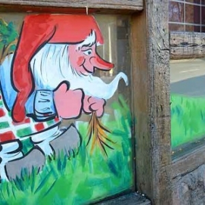 Achouffe peinture sur vitrine printemps