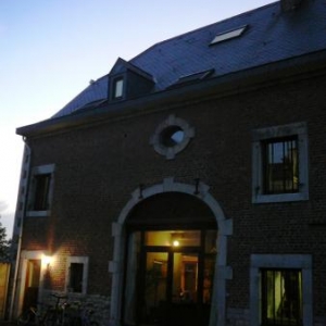 Les ecuries aujourd'hui amenagees en habitation Les ecuries aujourd'hui amenagees en habitation