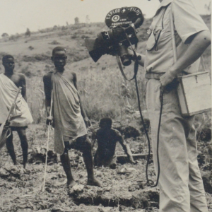 Marcel Thonnon au Rwanda le 28 décembre 1956 chez les Pigmés Bambouti Marcel Thonnon au Rwanda le 28 décembre 1956 chez les Pigmés Bambouti