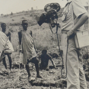 Marcel Thonnon au Rwanda le 28 décembre 1956 chez les Pigmés Bambouti