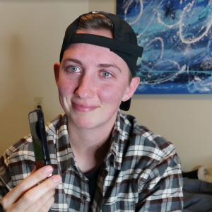 Coming Out, de Denis Parrot, en salles le 1er mai. « Coming out » l’attachant documentaire de Denis Parrot