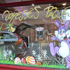 peinture sur vitrine pour de Joyeuses Pâques