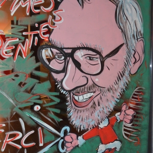 caricature de Serge Metzmacher sur ses vitrines peintes pour NOEL par Jean-Marie Lesage