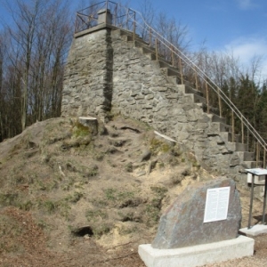 La butte Baltia et la plaquette