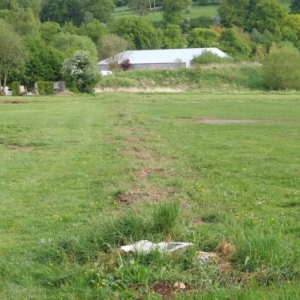 Espace pour la future piste ( le tennis couvert en fond )