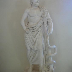 Musee d'Epidaure : Asklipios et son caducee