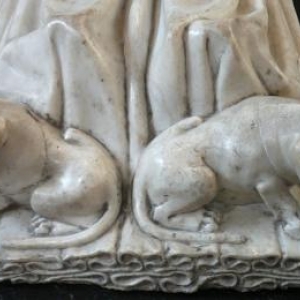 Details de repose-pieds ( chiens = fidelite )