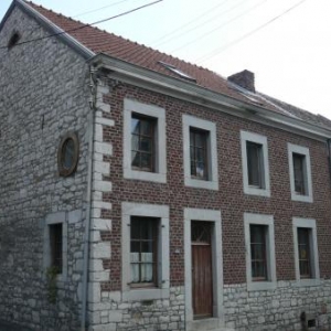 Briques, moellons et oeil de boeuf