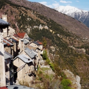 Le village de Roubion ( photo F. Detry )