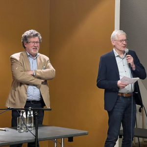 Présentation de l'orateur par le Président du RCW ( photo de Denis DOSQUET )